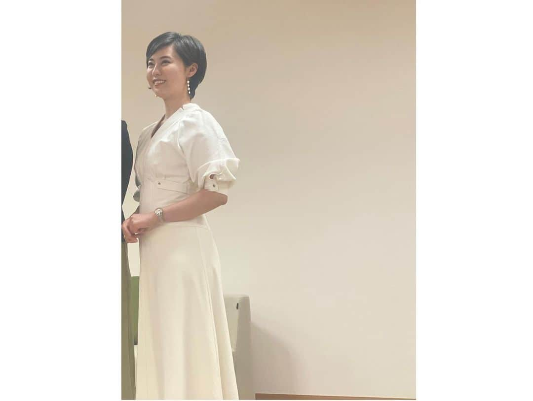 瀧口友里奈さんのインスタグラム写真 - (瀧口友里奈Instagram)「・ 大学院の後、夜は対談のお仕事でした🌿  今夜もでしたが、最近、司会やモデレーターとしてのお仕事以外に、 インタビューしていただくことや、登壇者としてのお声がけをいただく機会が増えております🪴  メディア、企業、アカデミアなど様々な立場でお仕事させていただく中での私自身の仕事観、リーダーシップ観、コミュニケーション観について。  また、グローバル社会、ダイバーシティ＆インクルージョン、サステナビリティと、多岐にわたるテーマについてお話しさせていただきました。  急速に変化する混沌とした時代かもしれませんが、 いつでも内側を深掘りすることを大切にしたいです。  詳しくはまたご覧いただければと思いますので、その時にお知らせさせてください☺️🙏🏻✨」5月16日 22時58分 - yurinatakiguchi