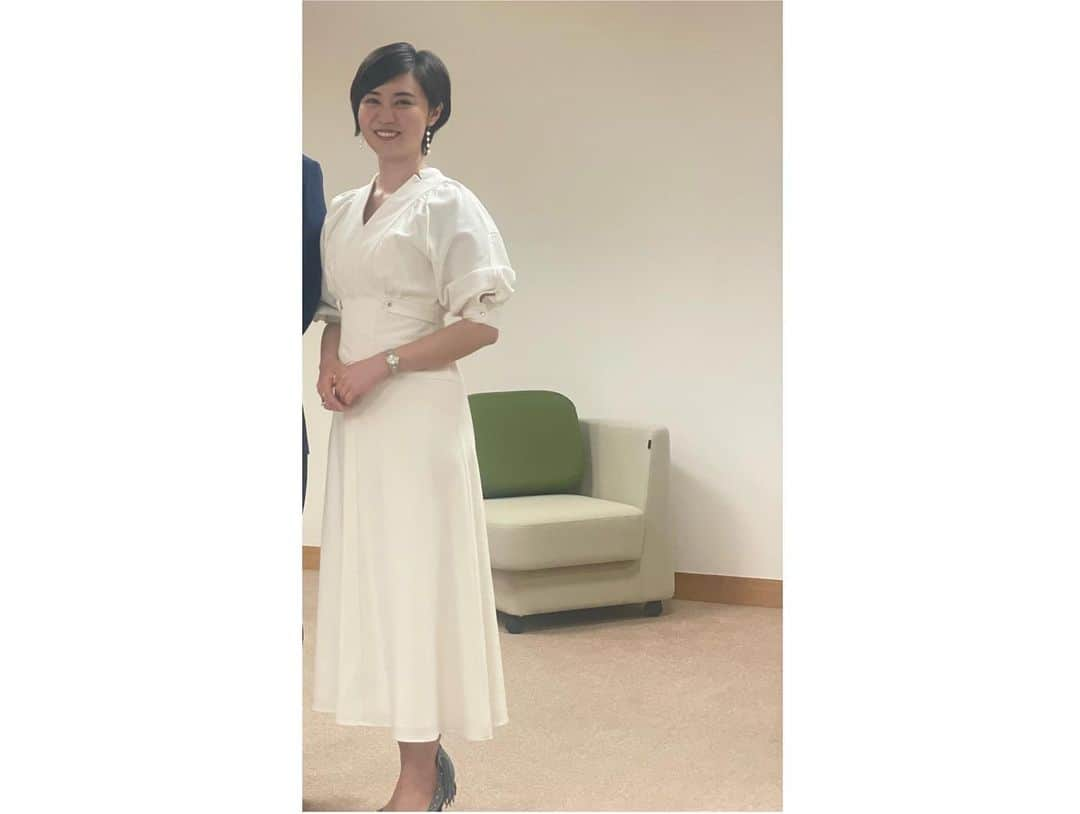 瀧口友里奈さんのインスタグラム写真 - (瀧口友里奈Instagram)「・ 大学院の後、夜は対談のお仕事でした🌿  今夜もでしたが、最近、司会やモデレーターとしてのお仕事以外に、 インタビューしていただくことや、登壇者としてのお声がけをいただく機会が増えております🪴  メディア、企業、アカデミアなど様々な立場でお仕事させていただく中での私自身の仕事観、リーダーシップ観、コミュニケーション観について。  また、グローバル社会、ダイバーシティ＆インクルージョン、サステナビリティと、多岐にわたるテーマについてお話しさせていただきました。  急速に変化する混沌とした時代かもしれませんが、 いつでも内側を深掘りすることを大切にしたいです。  詳しくはまたご覧いただければと思いますので、その時にお知らせさせてください☺️🙏🏻✨」5月16日 22時58分 - yurinatakiguchi