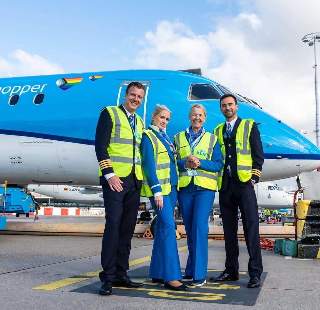 KLMオランダ航空さんのインスタグラム写真 - (KLMオランダ航空Instagram)「Today this amazing KLM Cityhopper crew flew our first flight for The Sustainable Flight Challenge..to Trondheim! Check our stories to join us on this special flight and to learn everything about this challenge! ✈️💙   📸: @mark_wagtendonk   #klm #klc #klmcityhopper #livereport #tsfc #thesustainableflightchallenge #trondheim」5月16日 22時58分 - klm