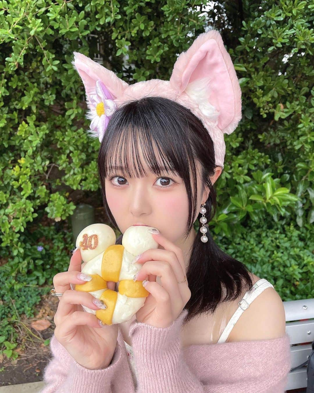 久保田沙矢香のインスタグラム：「リーナベルちゃんになったよ🦊  40周年のうきわまん美味しかった！🍖  #東京ディズニーシー #ディズニーシー #ディズニー #ディズニーカチューシャ #ディズニーコーデ #ディズニー写真 #ディズニーフード #うきわまん #リーナベル #tokyodisneysea #disneysea」