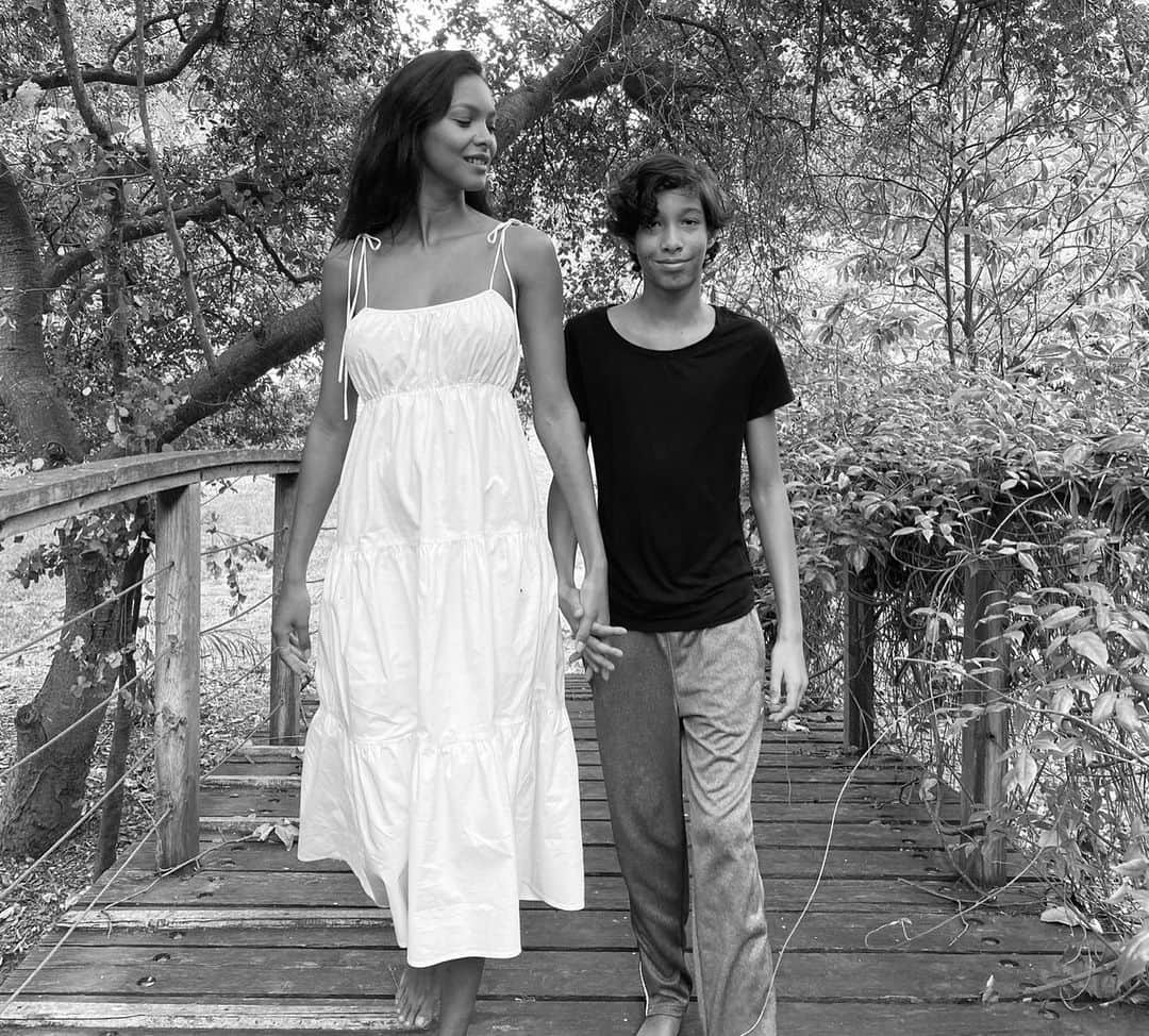 ライス・リベイロさんのインスタグラム写真 - (ライス・リベイロInstagram)「Time flies! Today marks the day that you chose me to be your mother. So many adventures! I remember the first time I looked at you, that day I understood what unconditional love means. Thank you for giving me purpose in life, thank you for making me present every day, I will always be here for you! Even if you don’t want my hugs and kisses anymore 🤣 te amo #15 #teenager 💙」5月16日 23時16分 - laisribeiro