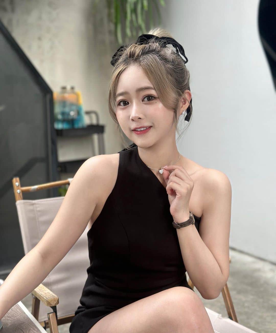 徐薇涵（Wei Han Xu）のインスタグラム：「(*´∀`)~♥ 每天因為一些小可愛而歡喜 @apmmonaco 這次飾品太可愛 愛心鋯石簡約精緻 不管是穿洋裝或休閒穿搭 都很搭♡  飾品 @apmgirls_asia」