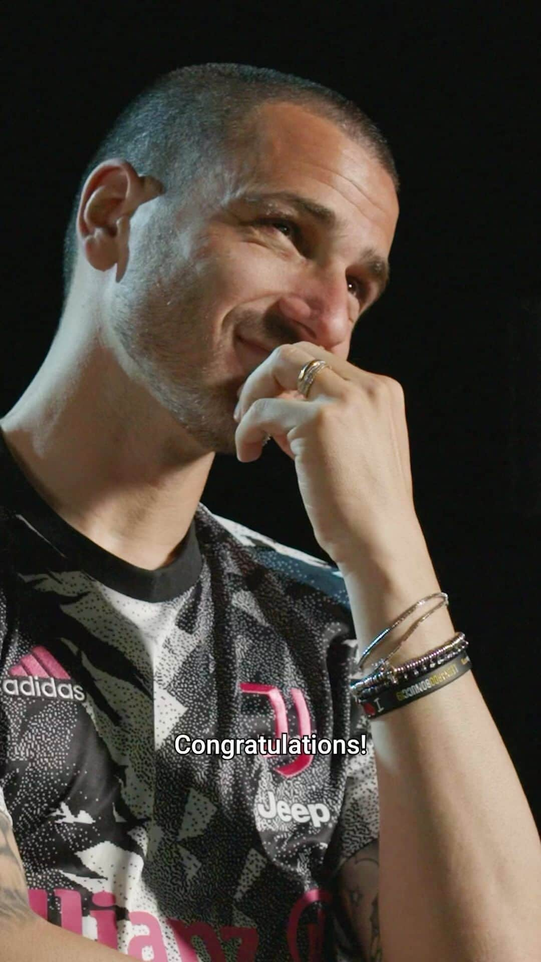 レオナルド・ボヌッチのインスタグラム：「Watch all four episodes of “Leonardo Bonucci: 500 appearances, My memories” now on Youtube! 🎬」