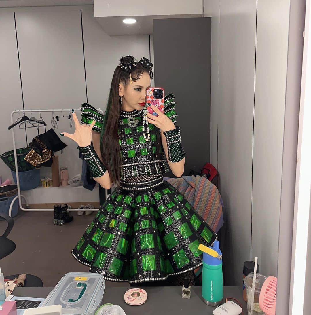 キム・ジウのインスタグラム：「. . 우와… 오늘 지이이인짜 더웠다🥵🥵🥵 . . #쥬불린」