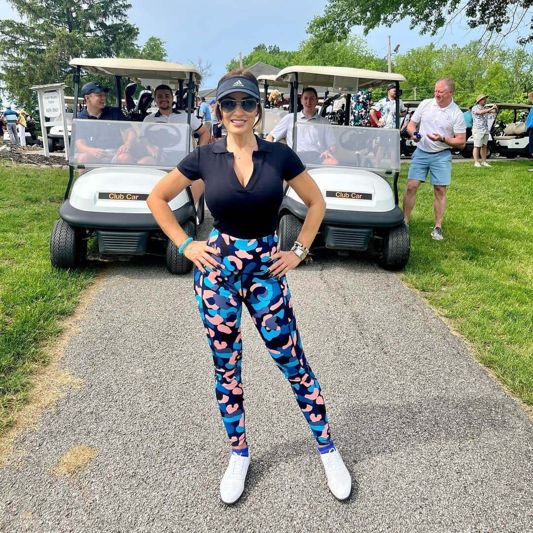 リサ・アンさんのインスタグラム写真 - (リサ・アンInstagram)「2 more days till I am back on the ⛳️ with @tma_stl for The Dotem @normandiegolf presented by @michelobultra Get those 2 part questions ready St Louis!   #tmastl #thedotem #thereallisaann」5月16日 23時38分 - thereallisaann