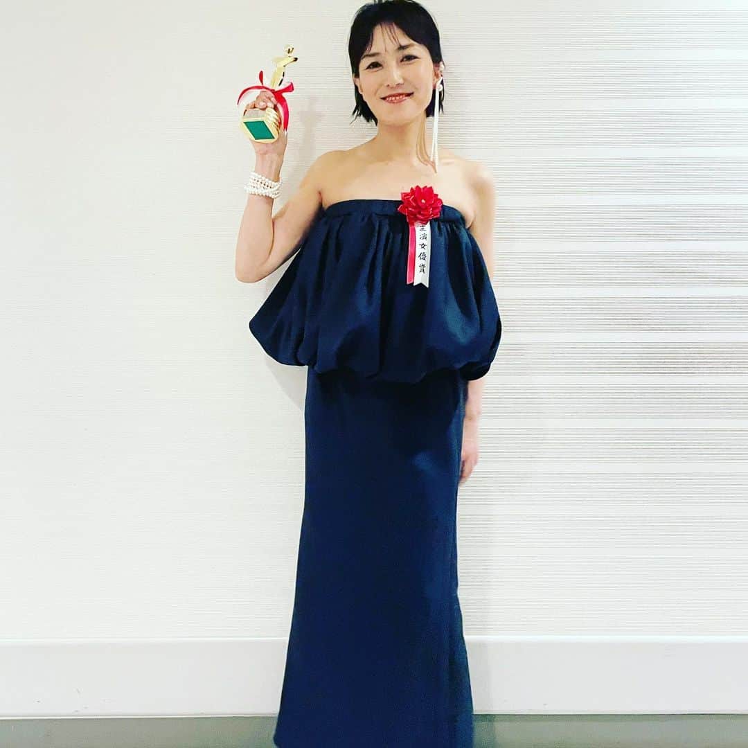 板谷由夏 さんのインスタグラム写真 - (板谷由夏 Instagram)「日本映画批評家大賞 主演女優賞、表彰式でした。 最高なご褒美。 これからも映画を愛します。 ありがとうございました。」5月16日 23時55分 - yukaitaya