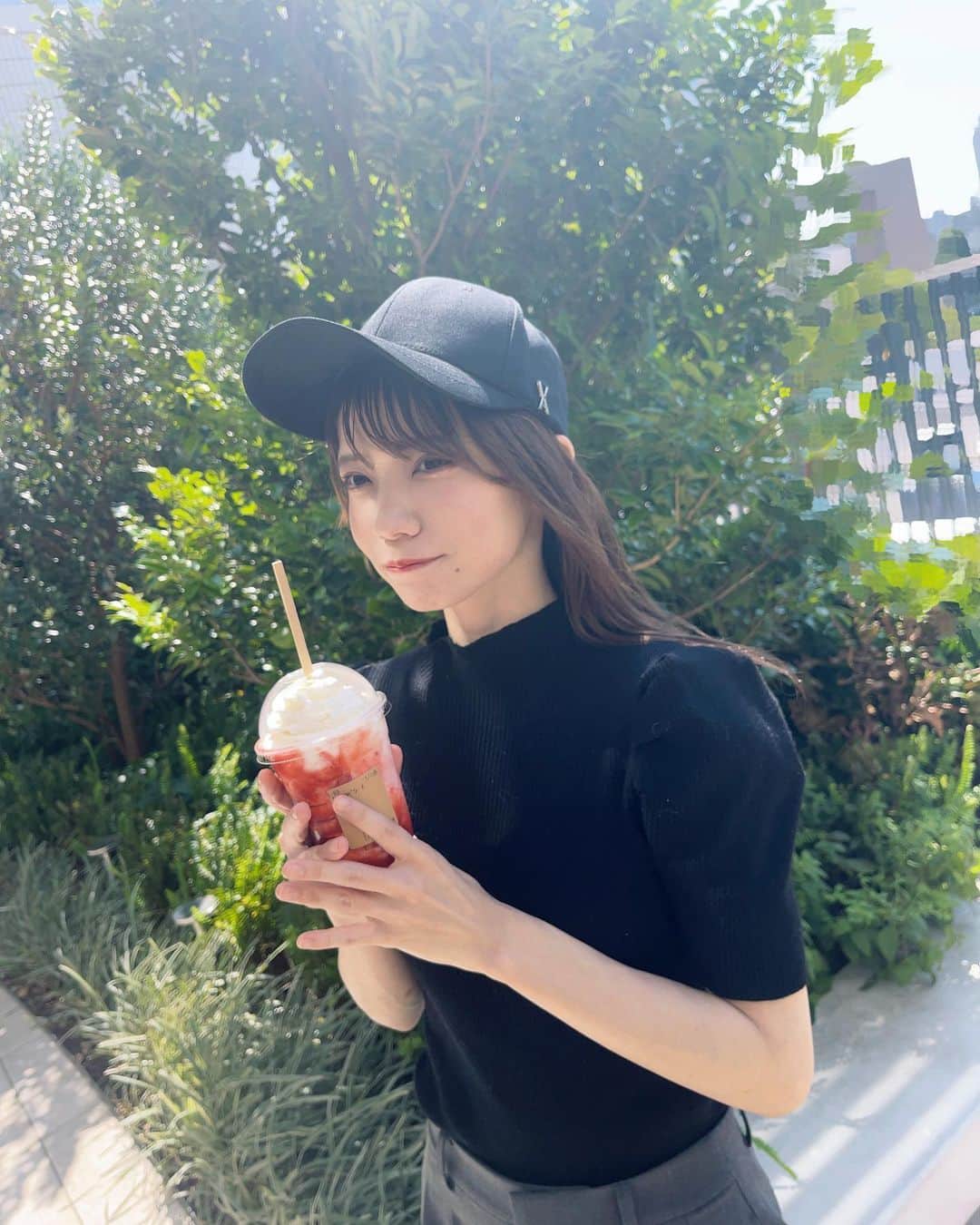 社本悠のインスタグラム：「ｽﾀﾊﾞｧ 🍓  #スタバ #starbucks」