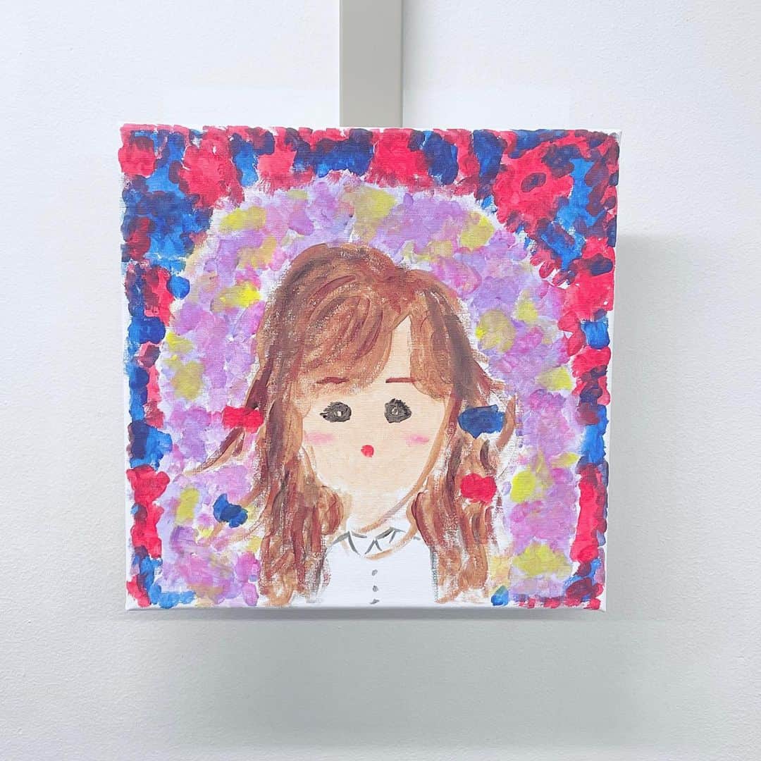 のインスタグラム：「企画で書いた絵  タイトル「目の前にいる」なんですけど、これLINE CUBEにCUBERSを観に来た女の子の絵ですね。メンバー登場して「(わぁ...CUBERSが)目の前にいる」っていう。10日後のあんた達を描いたよー？って事でしょー？」