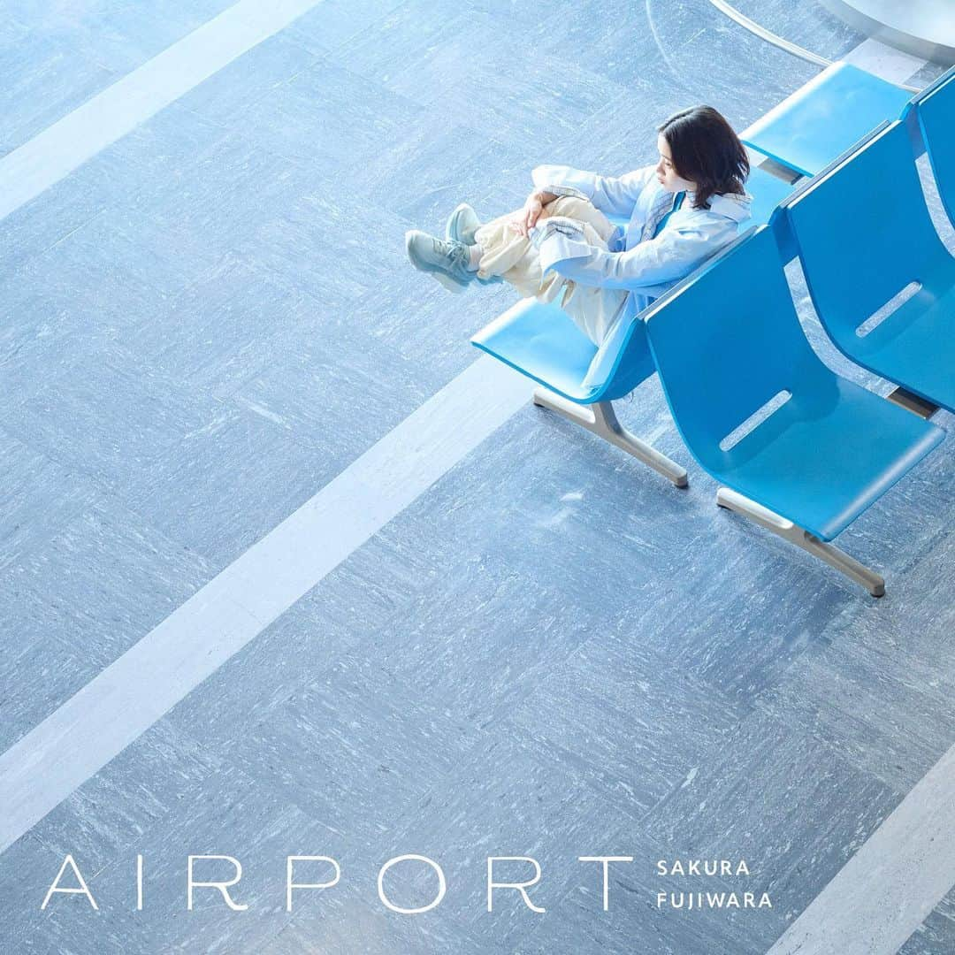 藤原さくらさんのインスタグラム写真 - (藤原さくらInstagram)「. ／ New Album『AIRPORT』 本日リリース✈️ ＼  斉藤和義さんとの共作楽曲｢話そうよ｣のMVが公開になりました📢 堀田真由さんが出演しております💗  ▼話そうよ Music Video https://youtu.be/vptYWJmLSaI  ▽特設サイト https://www.jvcmusic.co.jp/airport/  #話そうよ #斉藤和義 #堀田真由 #AIRPORT #藤原さくら」5月17日 0時01分 - staff_sakura318