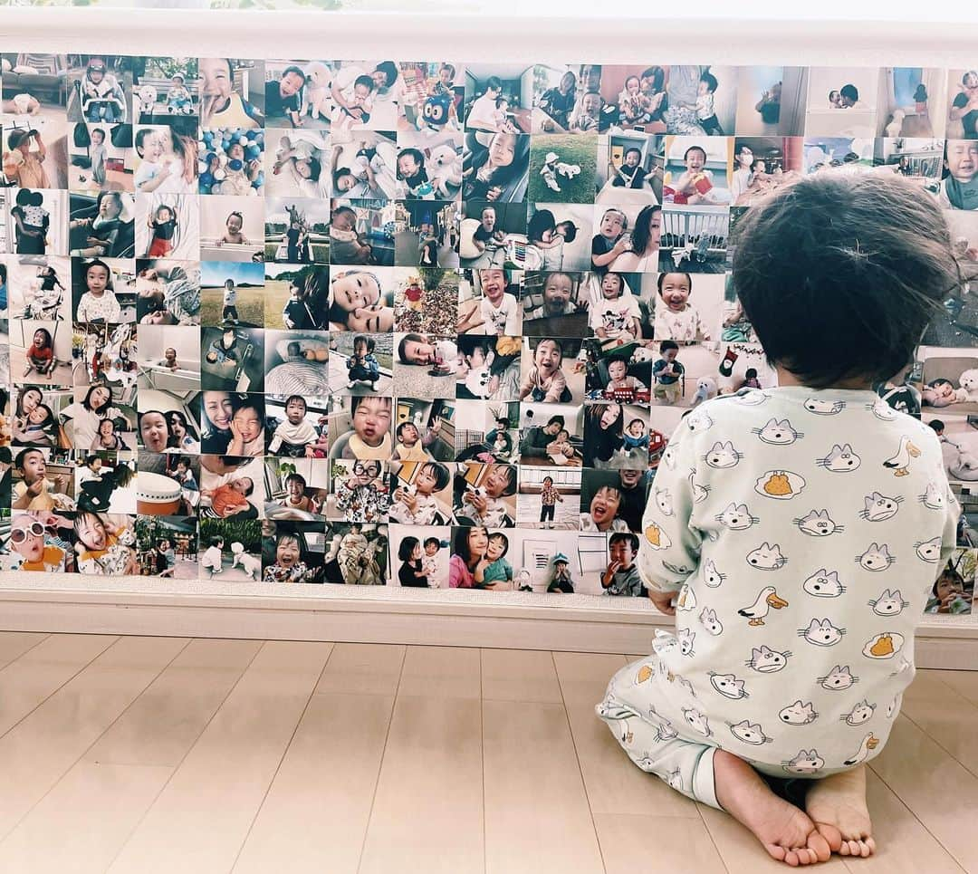 さえりさんのインスタグラム写真 - (さえりInstagram)「だいすきお子太郎の2歳の誕生日🎉あっっっっっっというまに2歳。最近の成長は目覚ましすぎて、新しい歌を歌ったり喋ったり、数を10まで数えたり、お箸を使うようになったりして、もはや驚きが日常になっている。  慎重派の息子は、ろうそくを前にしても「イヤ😗」と吹き消さず、それもまた息子らしくて可愛かった。なぜか何度も「ハッピーバースデーママ」と歌ってくれて、そうだよなあ、わたしも、ママ2年目かあと思うなど。  これからも元気に、すくすく育ってくれたらそれでよし。だいすき。」5月17日 0時04分 - n908sa