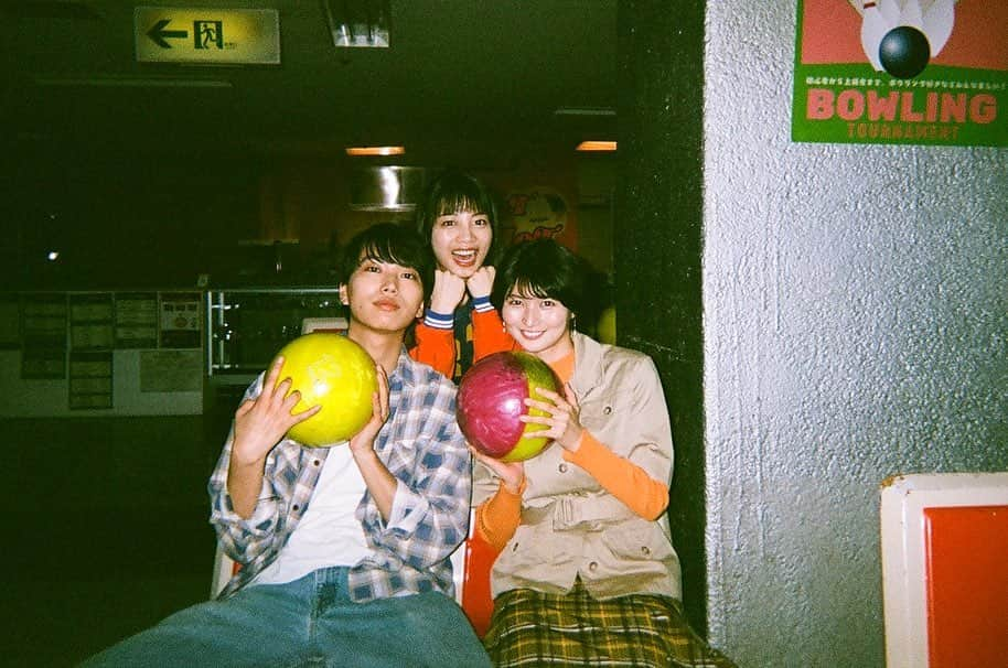 大島璃乃さんのインスタグラム写真 - (大島璃乃Instagram)「TOKYO MXドラマ🎳🌈 『あの日ボウリング場から出られなくなったこと』 ご視聴ありがとうございました❤️ コメ欄で感想お待ちしております🫶  第１話は 北原帆夏 さん演じる 「流花の記憶」でした🎳💍  次回５／２３（火）２３：３０〜の第２話は  #大島璃乃 演じる「雪の記憶」です👻 さて、どんな記憶なのでしょうか⁉️  次回もお楽しみに🌈🎳  #あの日ボウリング場から出られなくなったこと  #北原帆夏 さん #松尾潤 さん #森ふた葉 さん #大島璃乃  #tokyomx #tokyo #mx #ドラマ  #ドラマ出演 #出演情報 #次回もお楽しみに  #ボウリング女子 #出演 #出演情報 #ドラマ撮影  #drama #actor #bowling #bowling🎳 #bowlingtime  #shooting #shootingtime」5月17日 0時13分 - oisland_rino25