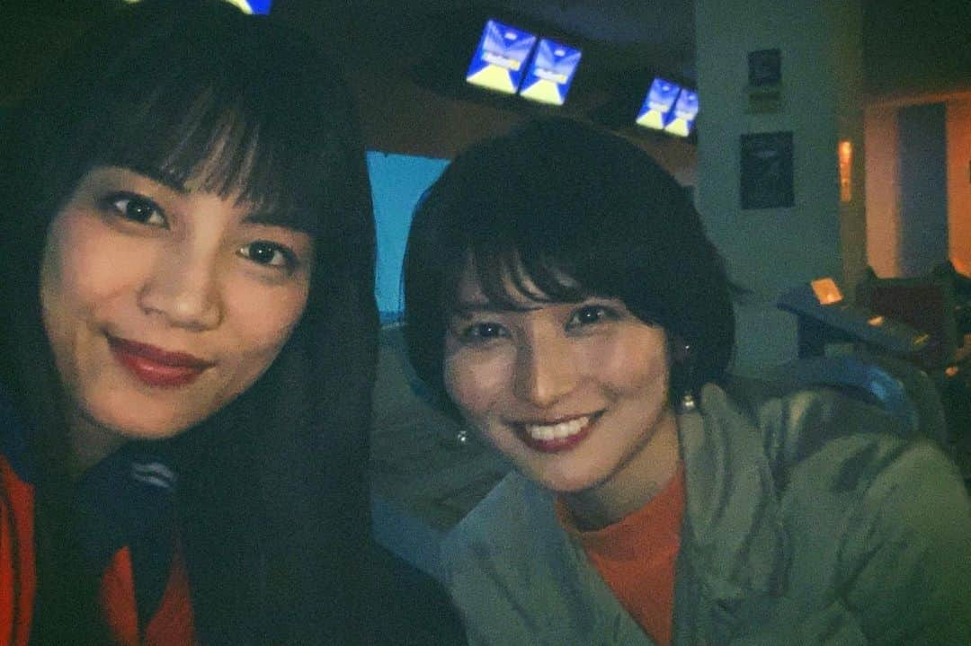 大島璃乃さんのインスタグラム写真 - (大島璃乃Instagram)「TOKYO MXドラマ🎳🌈 『あの日ボウリング場から出られなくなったこと』 ご視聴ありがとうございました❤️ コメ欄で感想お待ちしております🫶  第１話は 北原帆夏 さん演じる 「流花の記憶」でした🎳💍  次回５／２３（火）２３：３０〜の第２話は  #大島璃乃 演じる「雪の記憶」です👻 さて、どんな記憶なのでしょうか⁉️  次回もお楽しみに🌈🎳  #あの日ボウリング場から出られなくなったこと  #北原帆夏 さん #松尾潤 さん #森ふた葉 さん #大島璃乃  #tokyomx #tokyo #mx #ドラマ  #ドラマ出演 #出演情報 #次回もお楽しみに  #ボウリング女子 #出演 #出演情報 #ドラマ撮影  #drama #actor #bowling #bowling🎳 #bowlingtime  #shooting #shootingtime」5月17日 0時13分 - oisland_rino25