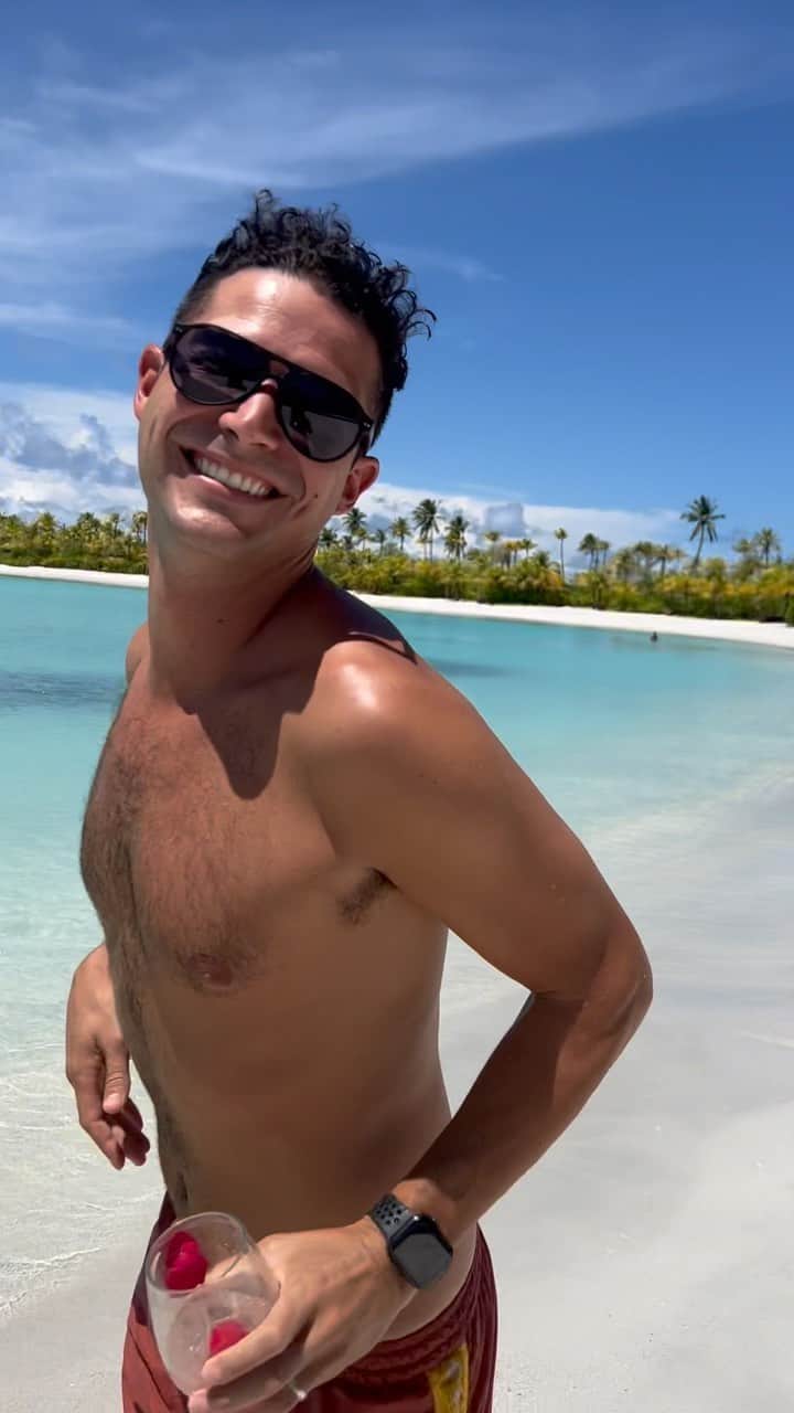 サラ・ハイランドのインスタグラム：「Happy Birthday to my favorite person in the entire world! I wake up… EVERY morning…and thank my lucky stars that I get to be married to you 😉 I love being able to fall more in love with you every single day. To Pluto and back, ♾️+1 💕 ✨ Happy Birthday Hubby!!!」