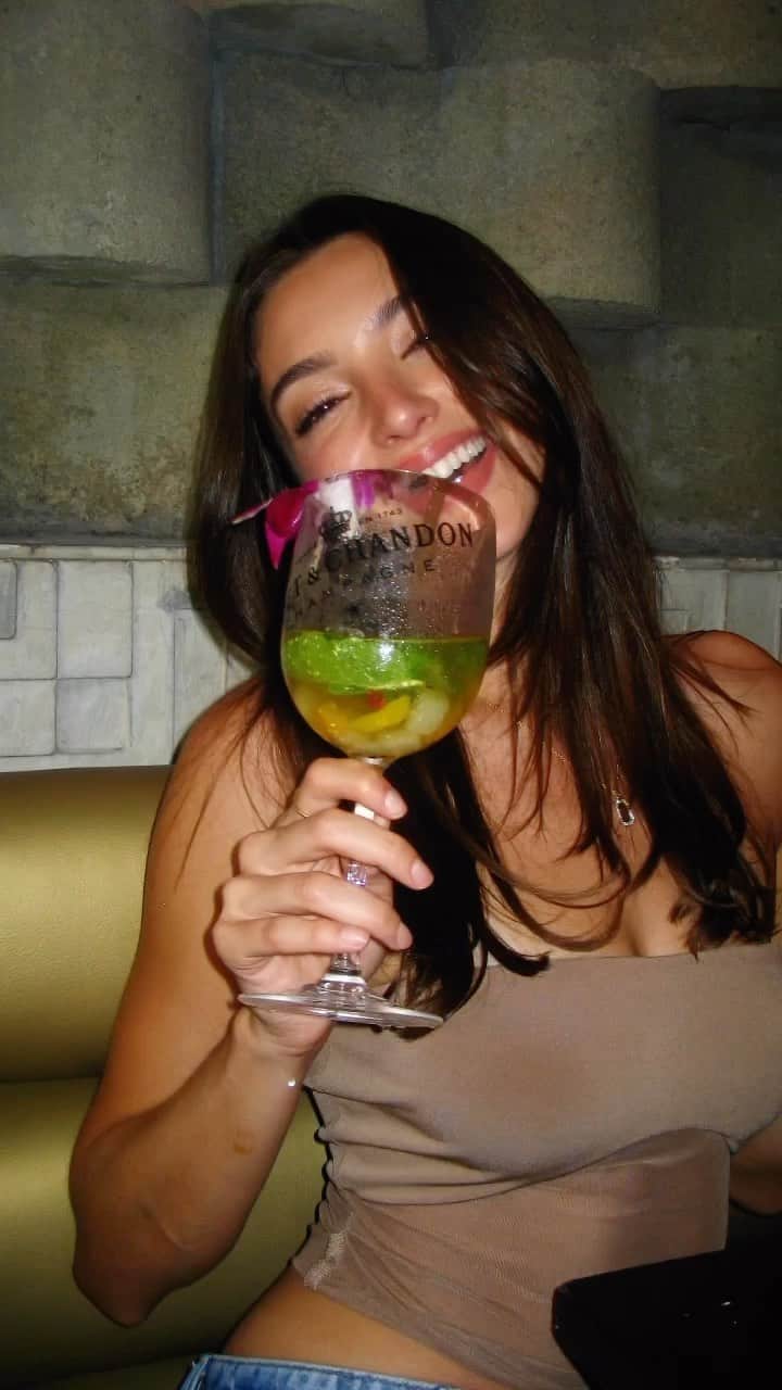 セリーヌ・ファラクのインスタグラム：「Girls just wanna have fun at bruuuunch 🎶   📍@mayamiwynwood 🥞🍾」