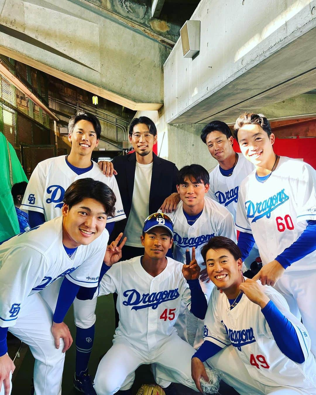 藤井淳志さんのインスタグラム写真 - (藤井淳志Instagram)「豊橋市民球場で初のラジオ解説⚾️ テレビしか解説したことなかったからいい勉強になりました😊 しかし試合は残念やったなぁ〜 久々に後輩達と話ができて良い刺激になった😁 まだまだシーズンは長いから、怪我なく頑張れぇ〜⚾️😁 #藤井淳志#中日ドラゴンズ#プロ野球#豊橋市民球場#まだまだ先は長い#とにかく応援する#頑張れ後輩達！」5月17日 0時26分 - atsushi.fj4