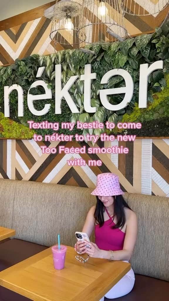 Too Facedのインスタグラム：「Have you tried the #nekterxtoofaced smoothie yet?! 💖🥤🥰 Try it this week with your besties! Available now at @nekterjuicebar through May 31st! ✨ #toofaced #tfcrueltyfree」
