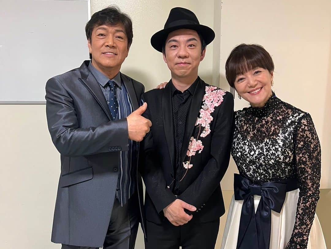 岩崎宏美さんのインスタグラム写真 - (岩崎宏美Instagram)「NHKうたコン🎵 なんとか無事に終了❗️ 生放送は苦手だけれど、今日は西城秀樹さんの御命日でもあったので、みんなで秀樹の話をしていました。のりちゃんが居てくださり、いつもよりリラックスの生放送でした。 みんなの歌声が、天国の秀樹に届いていてほしいなぁ〜 #NHKうたコン #西城秀樹」5月17日 0時45分 - hiromiiwasaki_official