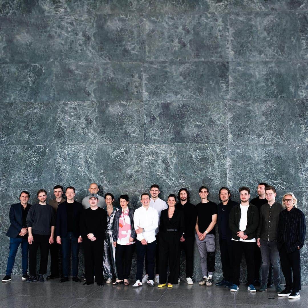 リモワさんのインスタグラム写真 - (リモワInstagram)「In empowering the next generation of design talents in Germany, RIMOWA celebrates the inaugural RIMOWA Design Prize Ceremony. Honouring seven remarkable finalists, the Maison congratulates Noa Grgic of the Academy of Fine Art Stuttgart for his winning project, 'Artificial Body Positivity.'  #RIMOWA #RIMOWAdesignprize」5月17日 0時42分 - rimowa