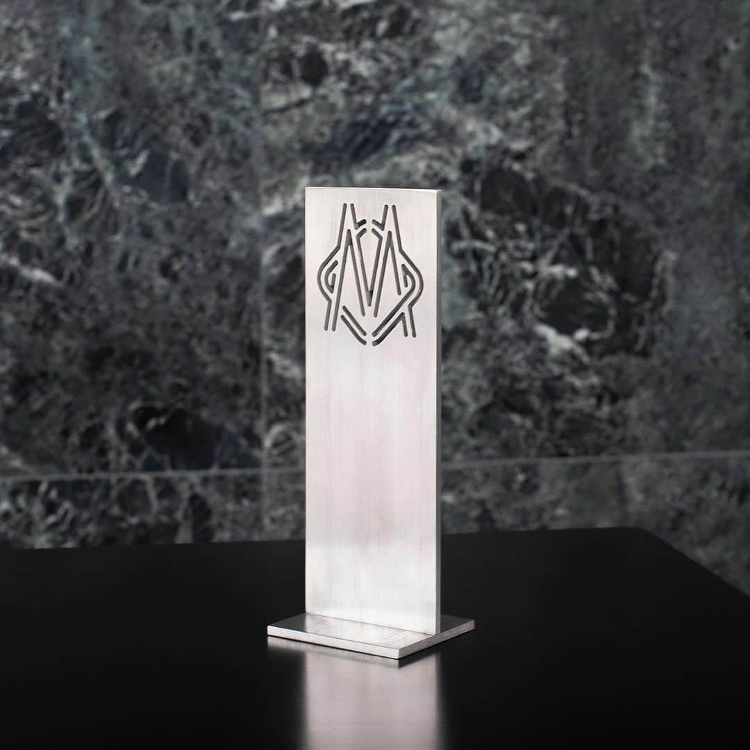 のインスタグラム：「In empowering the next generation of design talents in Germany, RIMOWA celebrates the inaugural RIMOWA Design Prize Ceremony. Honouring seven remarkable finalists, the Maison congratulates Noa Grgic of the Academy of Fine Art Stuttgart for his winning project, 'Artificial Body Positivity.'  #RIMOWA #RIMOWAdesignprize」