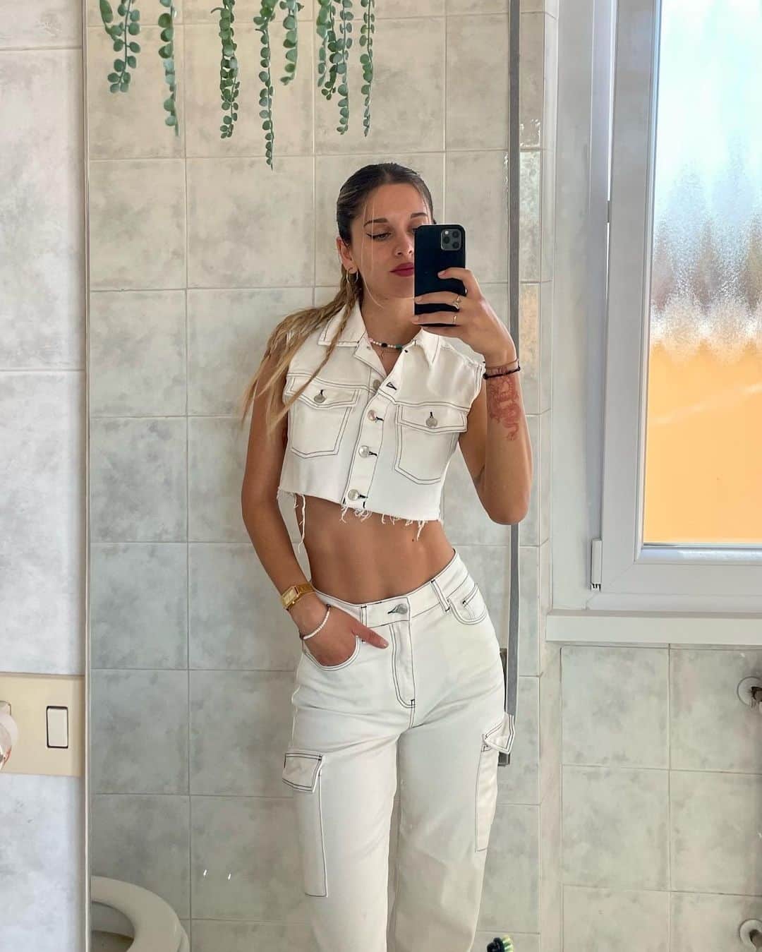 TALLY WEiJLさんのインスタグラム写真 - (TALLY WEiJLInstagram)「Your 'fit pics are about to level up 📈 Add this set to your cart while you still can 🛒 @erikaidras slaying in our cropped vest🔎 634424 and cargo trousers🔎 634436 🤍」5月17日 0時44分 - tally_weijl