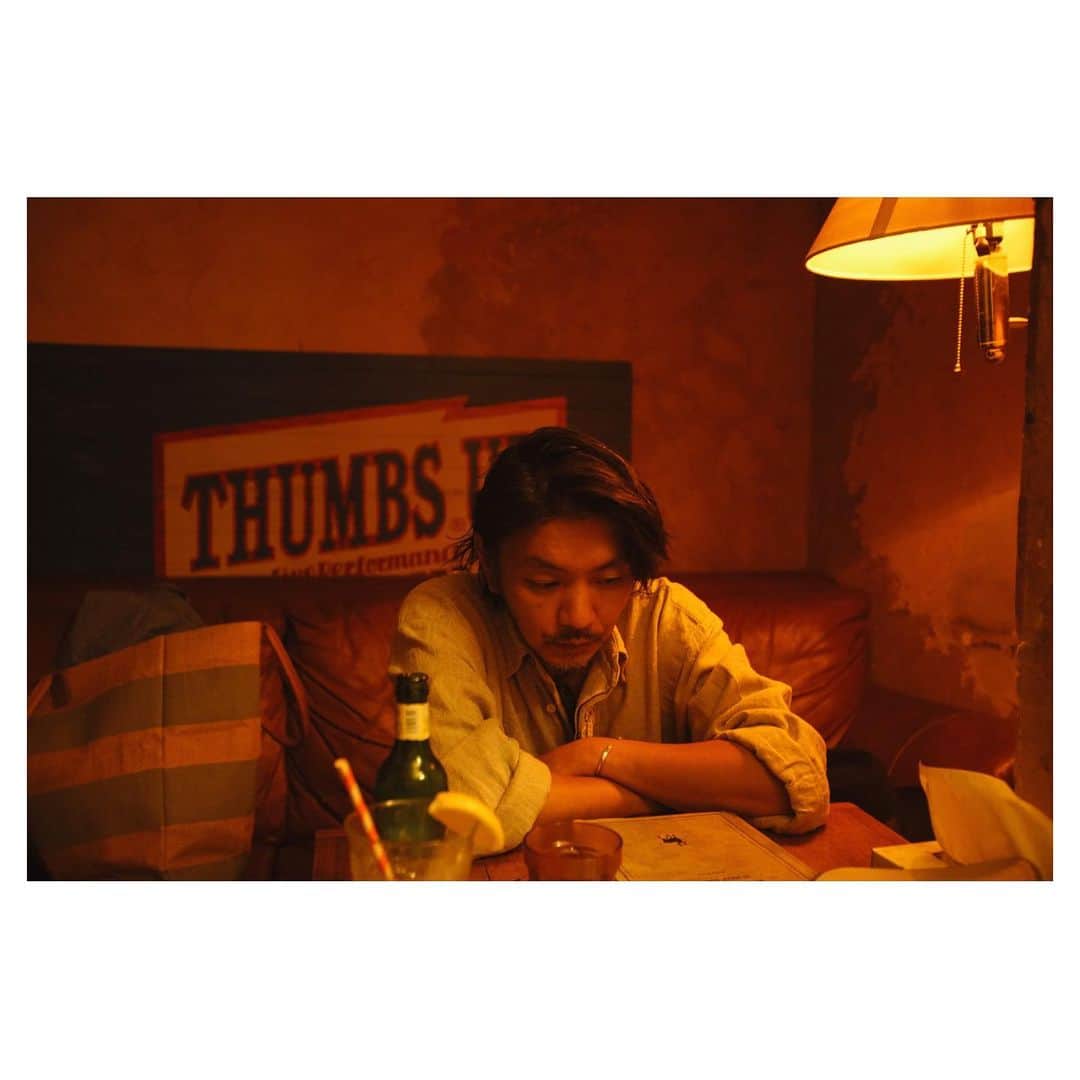Caravanのインスタグラム：「2023.05.17.  今日5/17の夜21時より  SLOW FLOW MUSIC CREWの生配信  CREW's ROOMの二回目をやります。  近況報告や他愛もない会話や歌など  あと皆に聞きたい事もあるので  好きな物でも飲みながら是非参加してみてね。  CREW会員登録の上  FANSTREAMというアプリをDLすると  お楽しみ頂けます〜。  お手数かけてごめんよ。では後ほど！  photo by @susie.photographer」