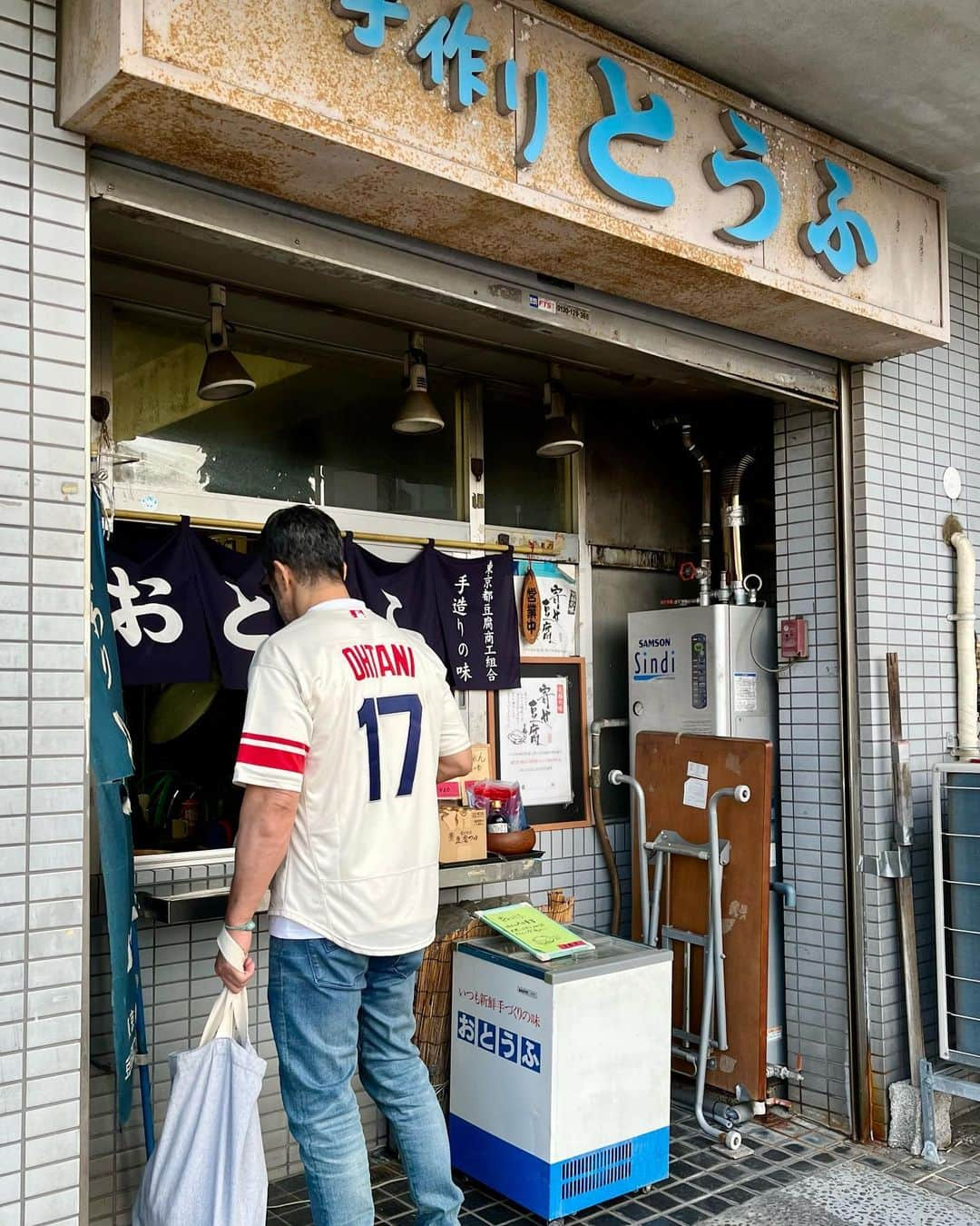 高田延彦さんのインスタグラム写真 - (高田延彦Instagram)「昨日はオーターニさーんの翔ターイムを観てのユニシャツ着て出掛けてのミーティング終えての快晴ショット押さえての豆腐屋の豆乳ターイム！ #enjoy  #thanks  #peace」5月17日 10時08分 - takada_nobuhiko