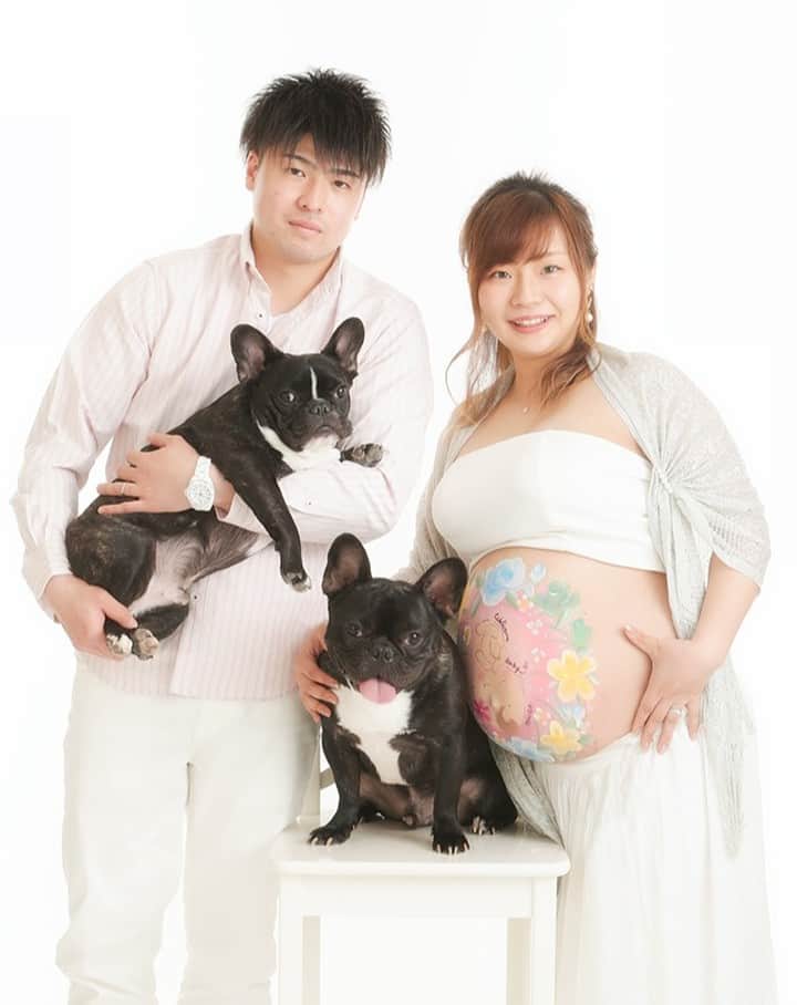 okuyama-photoさんのインスタグラム写真 - (okuyama-photoInstagram)「【妊娠中にしかできない体験です】 新しい家族の誕生を心待ちにしている幸せいっぱいの姿を、記念に残しませんか？ お腹の大きな時にしか撮影できないマタニティフォトやベリーペイント体験。 思い出深い記念撮影をご希望の方にはとてもおすすめです。  マタニティ用貸衣装や料金などの詳細はHPをご覧くださいね。  #写真のオクヤマ #写真館 #写真スタジオ #青森フォトスタジオ #十和田フォトスタジオ #マタニティ #マタニティ撮影 #マタニティフォト #マタニティ写真 #プレママ #ベリーペイント #妊婦 #記念写真 #家族写真 #ファミリーフォト #七戸町 #十和田市」5月17日 10時15分 - okuyamaphoto