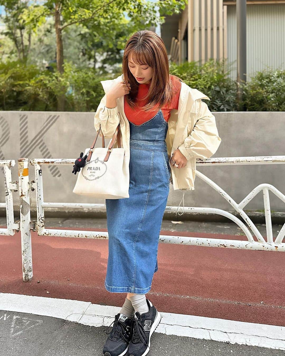 Yuuki mimuraのインスタグラム：「🍊🌱  . この前のカジュアルなコーデの日🤍  ランチで食べたハンバーグ美味しかった😋(2枚目🍽️)  最近雨の日も多いので ウインドブレーカーあると便利だなって思った🤍  @vis_jp ✖︎ @outdoorproducts_jp のだょ💫  @newbalance もvisのショップ内で🛒  . #ootd#ootdfashion #vis #newbalance  #uniqlo #mamekurogouchi」