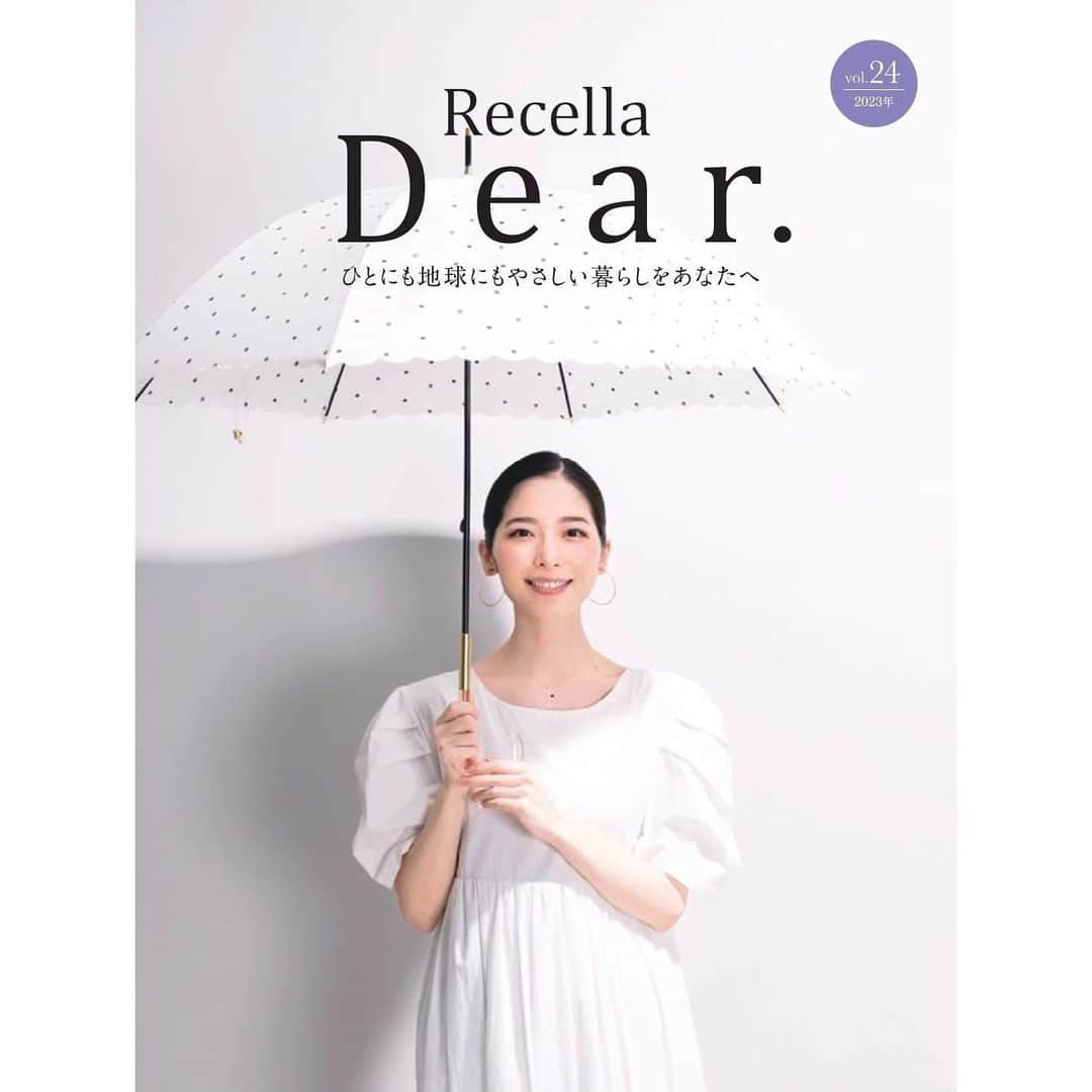 久保陽香のインスタグラム：「⁡ ⁡ ⁡ ドクターリセラさんの会報誌｢Recella Dear.｣ 2023年vol.24の表紙をさせていただきました ⁡ ⁡ お腹の中に娘がいるときの撮影だったので、 素敵な形でこのときを残させてもらえて幸せです😌♡ ⁡ 今回から会報誌の中でコラムも書かせていただいてます 皆さんのちょっとした時間のお供になれたら嬉しいです ⁡ ⁡ ここ最近、 育児がスタートしてから水仕事がグンと増えたためか 手が常に乾燥気味なのでリセラさんのハンドクリームに とても助けてもらってます✨✨ 無添加のハンドクリームだから、 使用したあとも安心して娘に触れることが出来る🥲 ⁡ ⁡ #drrecella #ドクターリセラ #リセラ #基礎化粧品  #スキンケア #ハンドクリーム #ホワイティーA #無添加」