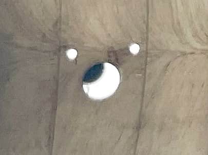 吉田綾乃クリスティーのインスタグラム：「🕊 東京ドームの天井にあるお月様🌙 顔に見えなくもない、、？」