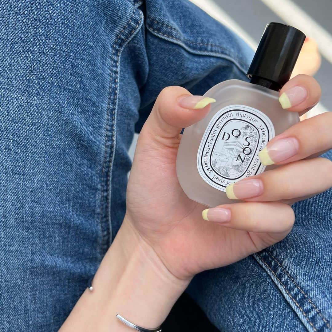 小山莉奈のインスタグラム：「🐝🌼💛 .  #ネイル #ニュアンスネイル #chipieee #nails #おすすめネイルサロン #ジェルネイル #シンプルネイル #フレンチネイル #イエローフレンチ  #네일 #네일아트 #네일디자인 #네일스타그램」