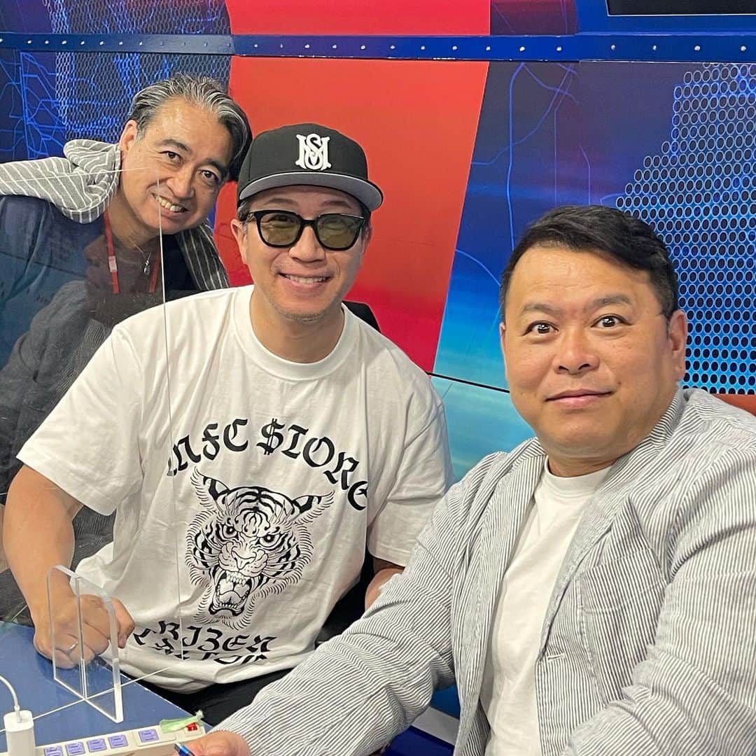 のインスタグラム：「. 今日もMLB JSPORTSにて大前アナウンサーとAKI猪瀬さんとAngels戦を解説。  #MLB #JSPORTS #安定のイツメン #LosAngelesAngels #BaltimoreOrioles 🧢👕: @mfc_store」