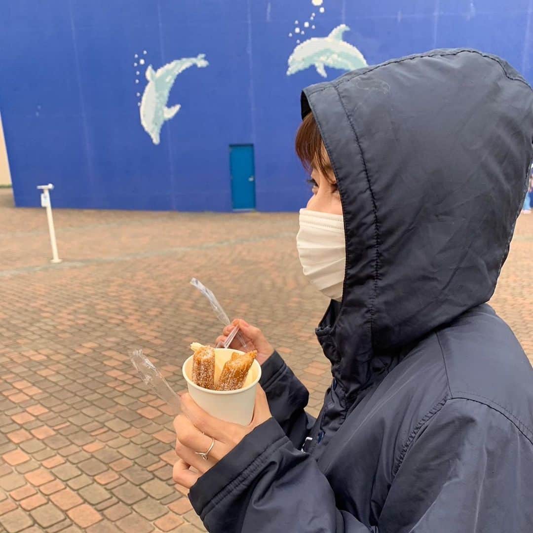 倉科カナさんのインスタグラム写真 - (倉科カナInstagram)「あっという間に水曜日！！！ 本日「隣の男はよく食べる」オンエアです☺️ 水族館に行きました✨ 癒されましたぁ☺️ ここのソフトクリームが美味しすぎた♡  そして、このセイウチさんは、、 多分、かゆい訳ではないと思う。。 #隣の男ははよく食べる」5月17日 11時11分 - kanakurashina_official