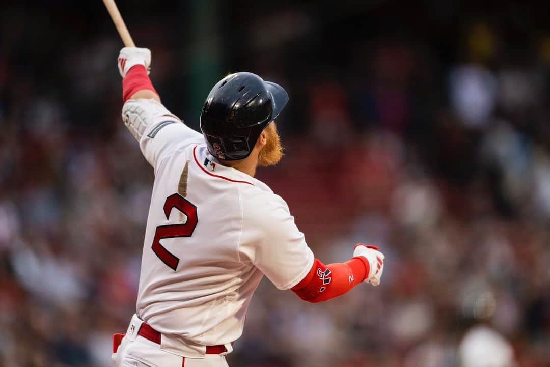 ジャスティン・ターナーのインスタグラム：「Back in the W column!! 💪🏽💪🏽」