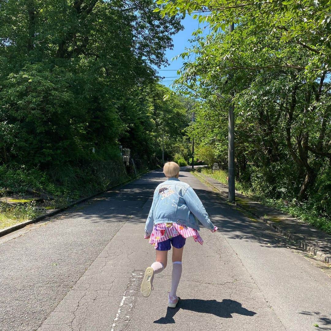 のインスタグラム：「You look cute from behind💟」
