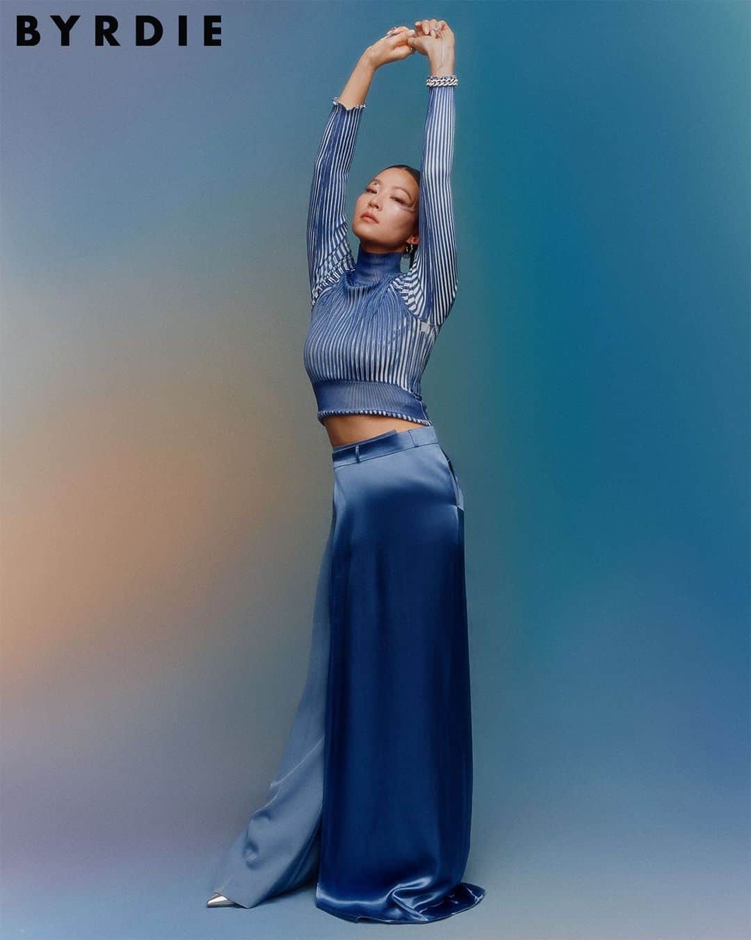 アーデン・チョーのインスタグラム：「I’ve never felt more peace and happiness in my life… go read my @byrdie cover story & tap my past couple posts to see why!⁣⁣ ⁣⁣ Photographer: @jasonkimstudio ⁣⁣ Writer: @lori.keong⁣⁣ Beauty Direction: @gouldhallie ⁣⁣ Creative Direction: @jennabrillhart⁣⁣ In Parternship with: @milanicosmetics Makeup Artist: @makeupsang⁣⁣ Hair Stylist: @terrarosepuncerelli ⁣⁣ Manicurist: @nailsbydiem⁣⁣ Stylist: @itsamandalim⁣⁣ Photo Director: @kellychiello⁣⁣ Video Director: @justinedg3⁣⁣ Social Director: @yagirlstar⁣⁣ Director of Photography: @bsmith_bs⁣⁣ AC: @sullivan_dereks⁣⁣ Production Assistant: @amanda.lauro Booking: @talentconnectgroup ⁣ Project Management: @ianyesok」