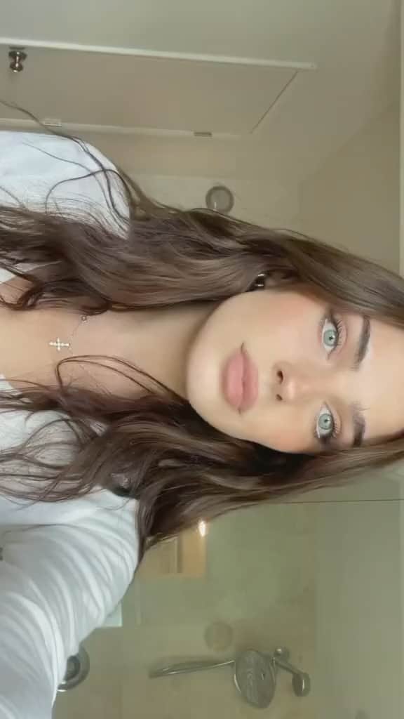 Flawhyesのインスタグラム：「She’s so beautiful 😍 Cr. @canddegallo   #gorgeous #beautiful #reels #eyes #pretty」