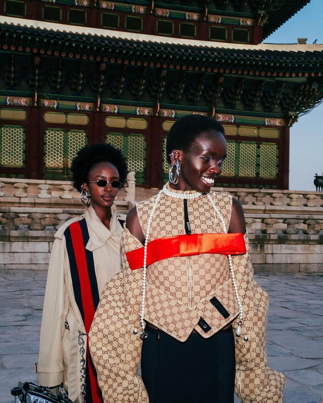 Vogueさんのインスタグラム写真 - (VogueInstagram)「@Gucci touched down in Seoul, the fashion world’s favorite rising city, for its resort 2024 show this week. Local icons including Sora Choi and Xumeen were joined by supermodels Karen Elson and Tasha Tilberg at the brand’s takeover of the historic Gyeongbokgung Palace. Featuring futuristic designer skateboards, neoprene bike shorts, and holographic sets, it’s the Gucci design team’s last collection before creative director Sabato De Sarno (@sabatods) takes the helm.  Tap the link in our bio to see more backstage moments from today's show. Photographed by Young Chul Kim (@talkwg_331young)」5月17日 3時14分 - voguemagazine
