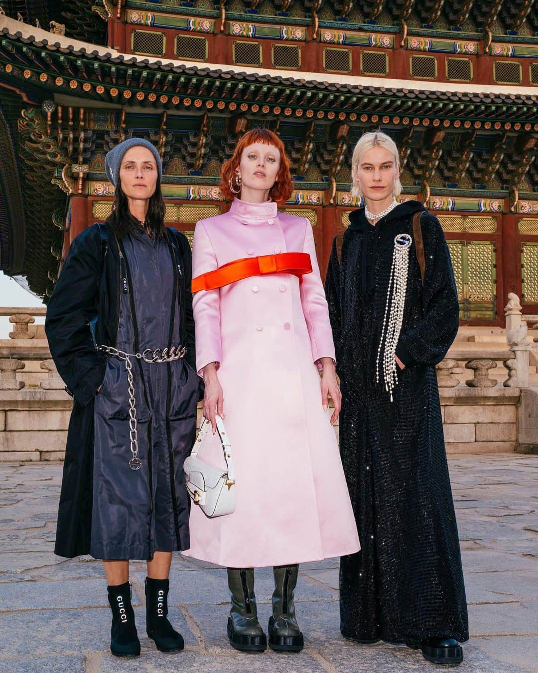 Vogueさんのインスタグラム写真 - (VogueInstagram)「@Gucci touched down in Seoul, the fashion world’s favorite rising city, for its resort 2024 show this week. Local icons including Sora Choi and Xumeen were joined by supermodels Karen Elson and Tasha Tilberg at the brand’s takeover of the historic Gyeongbokgung Palace. Featuring futuristic designer skateboards, neoprene bike shorts, and holographic sets, it’s the Gucci design team’s last collection before creative director Sabato De Sarno (@sabatods) takes the helm.  Tap the link in our bio to see more backstage moments from today's show. Photographed by Young Chul Kim (@talkwg_331young)」5月17日 3時14分 - voguemagazine