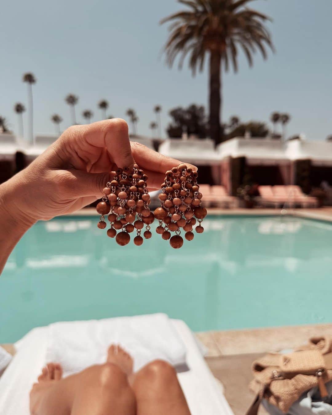 ダニジョーのインスタグラム：「Balls out 🏝️」