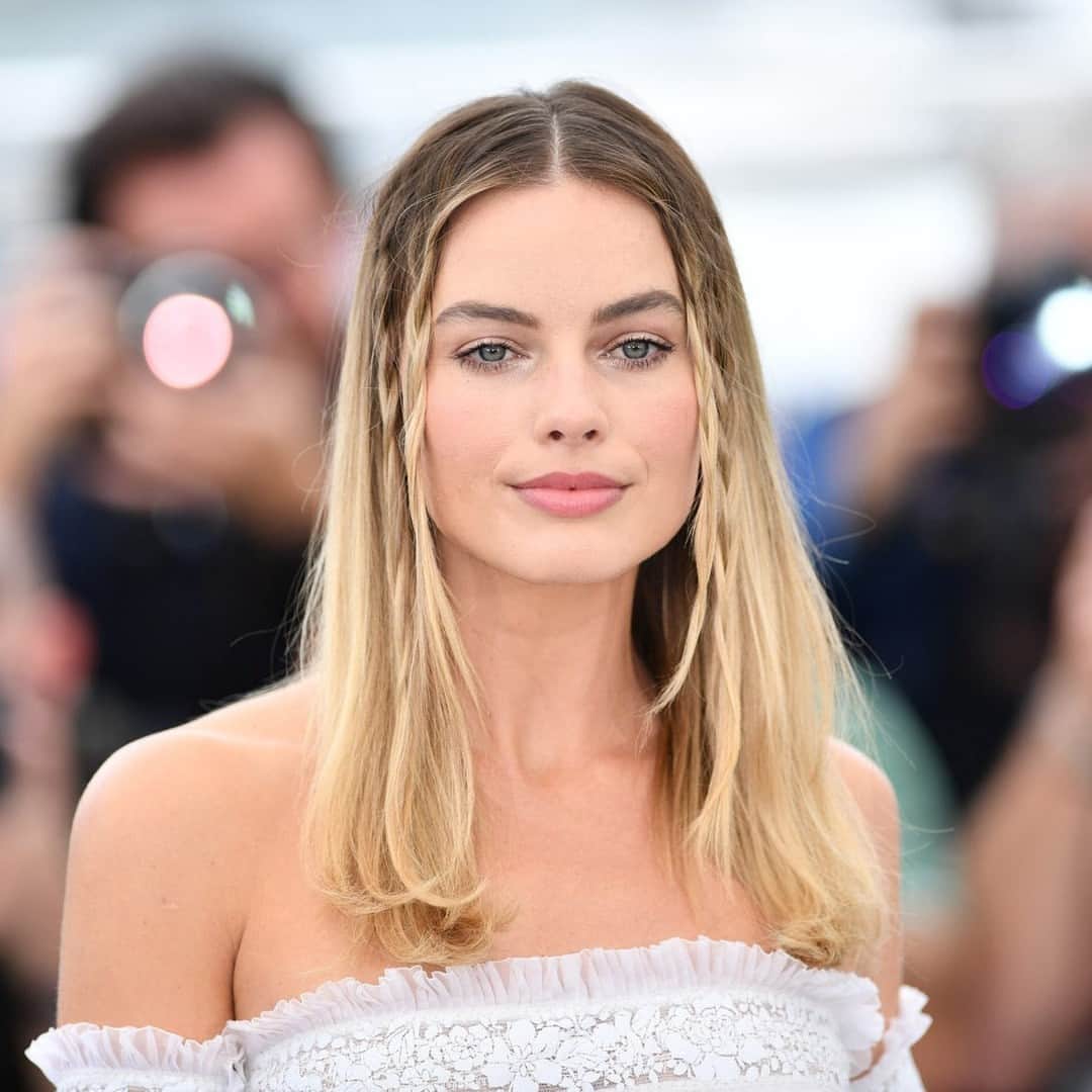 Vogue Beautyさんのインスタグラム写真 - (Vogue BeautyInstagram)「Today marks the first day of the #CannesFilmFestival, which debuts the biggest and most boundary-pushing new films of note. This red carpet is notorious for delivering iconic beauty moments; who could forget Margot Robbie's braided look from 2019?  Tap the link in our bio to see the best Cannes beauty looks of all time.」5月17日 3時46分 - voguebeauty