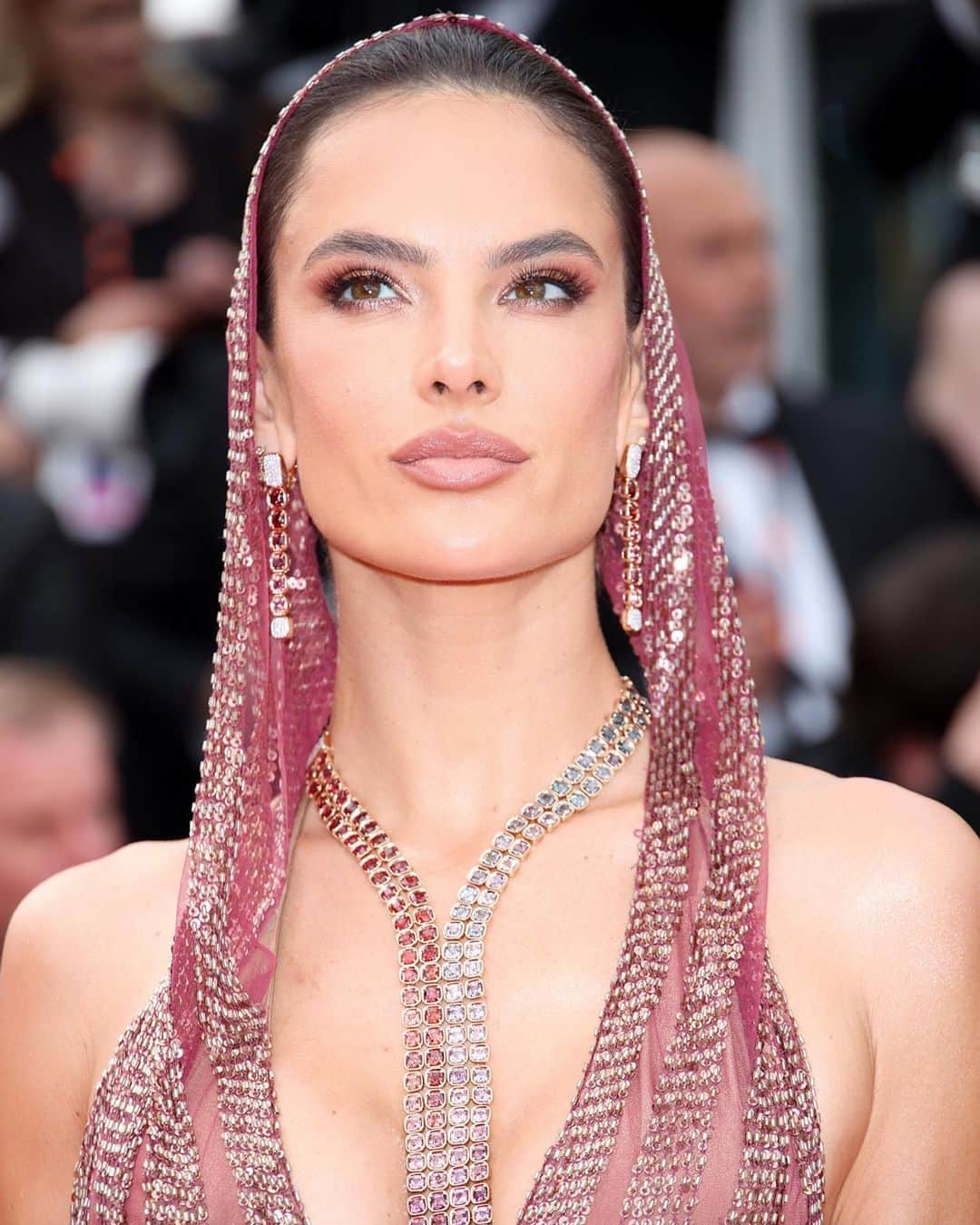 Carolina Gonzalezのインスタグラム：「🌟A L É🌟 CANNES DAY 1 @alessandraambrosio looking radiant @pomellato  Stylist @amarsana_style  Hair @giannandreahair  #MakeupByMe @cgonzalezbeauty  #CGonzalezBeauty    Breakdown:    @danucera  D22 Tonic for prep  Cerabalm ( on face, neck & décolleté)    @armanibeauty  Luminous Silk Concealer 5.25  Luminous Silk Foundation 5.8, 7  Eye Tints 8, 11, 26, 36, 56,  Lip Power 100, 109  Luminous Silk Glow Setting Power 8, 9  Glow Blush 50    @westmanatelier  Contour Stick in Truffle  Eye Love You Mascara   @victoriabeckhambeauty  Baby Blade Brow Pencil in Dark Brown」