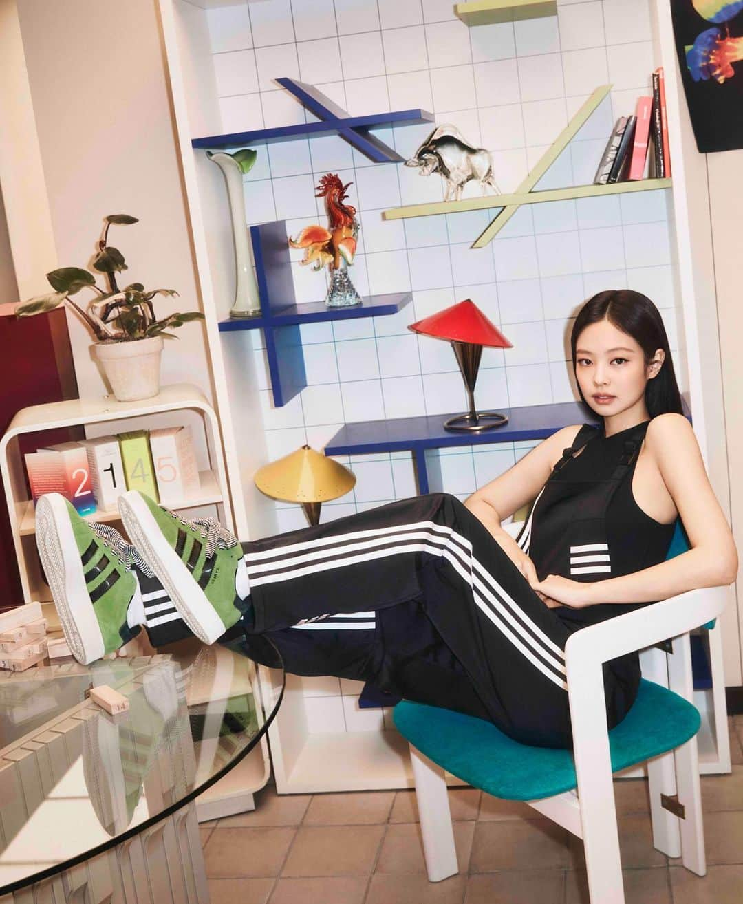 ジェニーさんのインスタグラム写真 - (ジェニーInstagram)「Welcome to our home.  @adidasoriginals #campus00s #createdwithadidas」5月17日 4時06分 - jennierubyjane