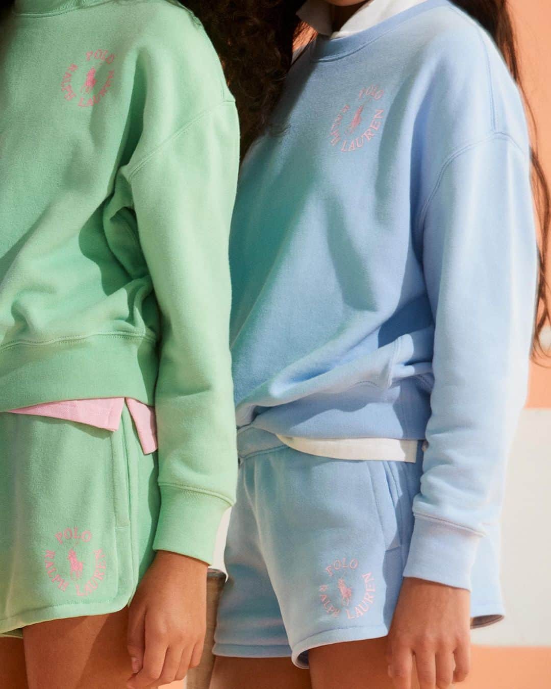 Polo Ralph Laurenさんのインスタグラム写真 - (Polo Ralph LaurenInstagram)「Pick one of the playful pastel shades of our cozy #RLKids Big Pony Logo Terry Short and Fleece Sweatshirt.  Explore more #PoloLStyle via the link in bio.  #PoloRalphLauren」5月17日 4時03分 - poloralphlauren