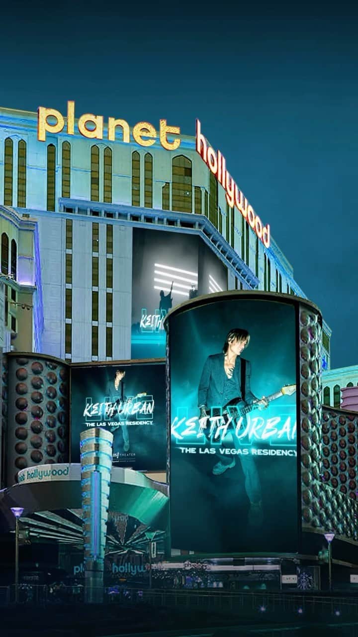 キース・アーバンのインスタグラム：「we’re back to party in one month Vegas !!!!!! see you June 16-July 1 at @phvegas ⚡️」