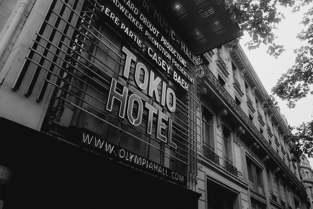 Tokio Hotelのインスタグラム：「PARIS ❤️  📸 @leonschlesselmann」