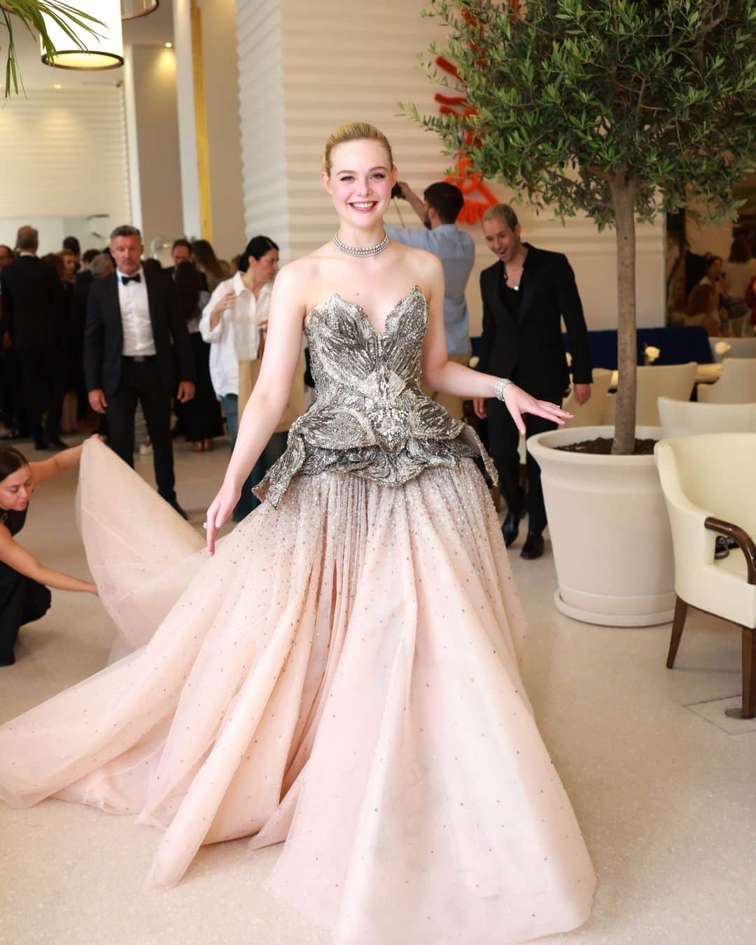 Vogueさんのインスタグラム写真 - (VogueInstagram)「The 2023 Cannes Film Festival is officially underway in Cannes, France. The annual event, which premieres and screens some of the most-discussed films of the year, produces one of the most lavish step and repeats in the world and has a history of delivering spellbinding style moments.  We’re bound to receive some top-tier fashion on La Croisette, thanks to a star-studded lineup of new projects. Wes Anderson’s Asteroid City stars Scarlett Johansson, Tom Hanks, Tilda Swinton, and Margot Robbie; Todd Haynes’s May December features Julianne Moore and Natalie Portman; and Martin Scorsese’s Killers of the Flower Moon is anchored by Leonardo DiCaprio, Lily Gladstone, Robert De Niro, and Brendan Fraser. If all these names aren’t enough, there’s also the 2023 Cannes jury, with members such as Brie Larson, Paul Dano, and Julia Ducournau.  Tap the link in our bio to keep up with all of the best red carpet looks from the 2023 Cannes Film Festival.」5月17日 4時45分 - voguemagazine