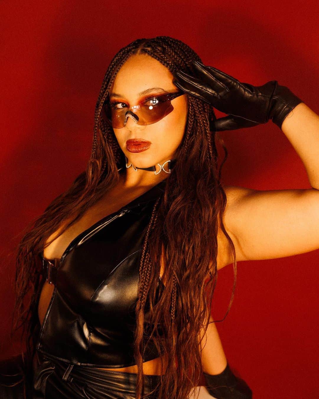 Nia Sioux Frazierさんのインスタグラム写真 - (Nia Sioux FrazierInstagram)「seeing red♥️ photo shoot vlog is out now on my youtube. link in bio💋」5月17日 4時53分 - niasioux