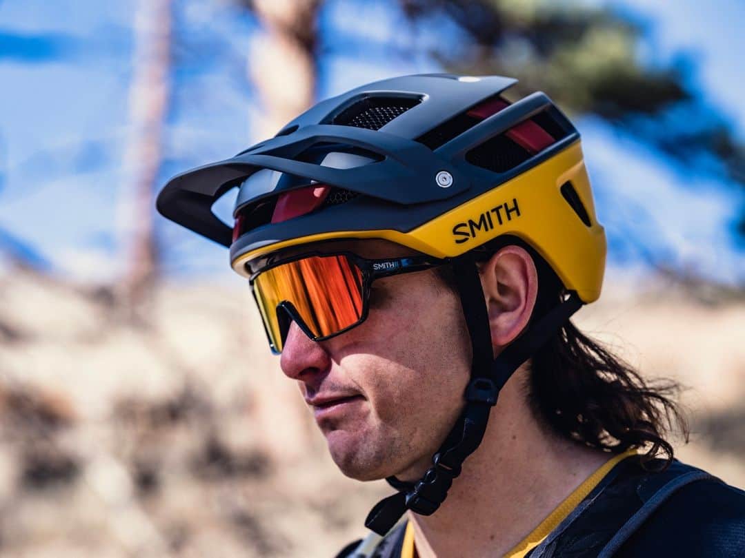 Smithさんのインスタグラム写真 - (SmithInstagram)「Full face vs. Half Shell. A heated debate that can be heard at trailheads, breweries, and even on chairlifts. Mainline, is our pinnacle downhill-certified helmet, made for going big and going fast. Forefront 2 is our feature-heavy top-of-the-line half shell, with complete @koroyd coverage, @mipsprotection, and front + rear eyewear storage channeling. Whichever you prefer, we've got a 🔥 array of colors.」5月17日 5時00分 - smithoptics