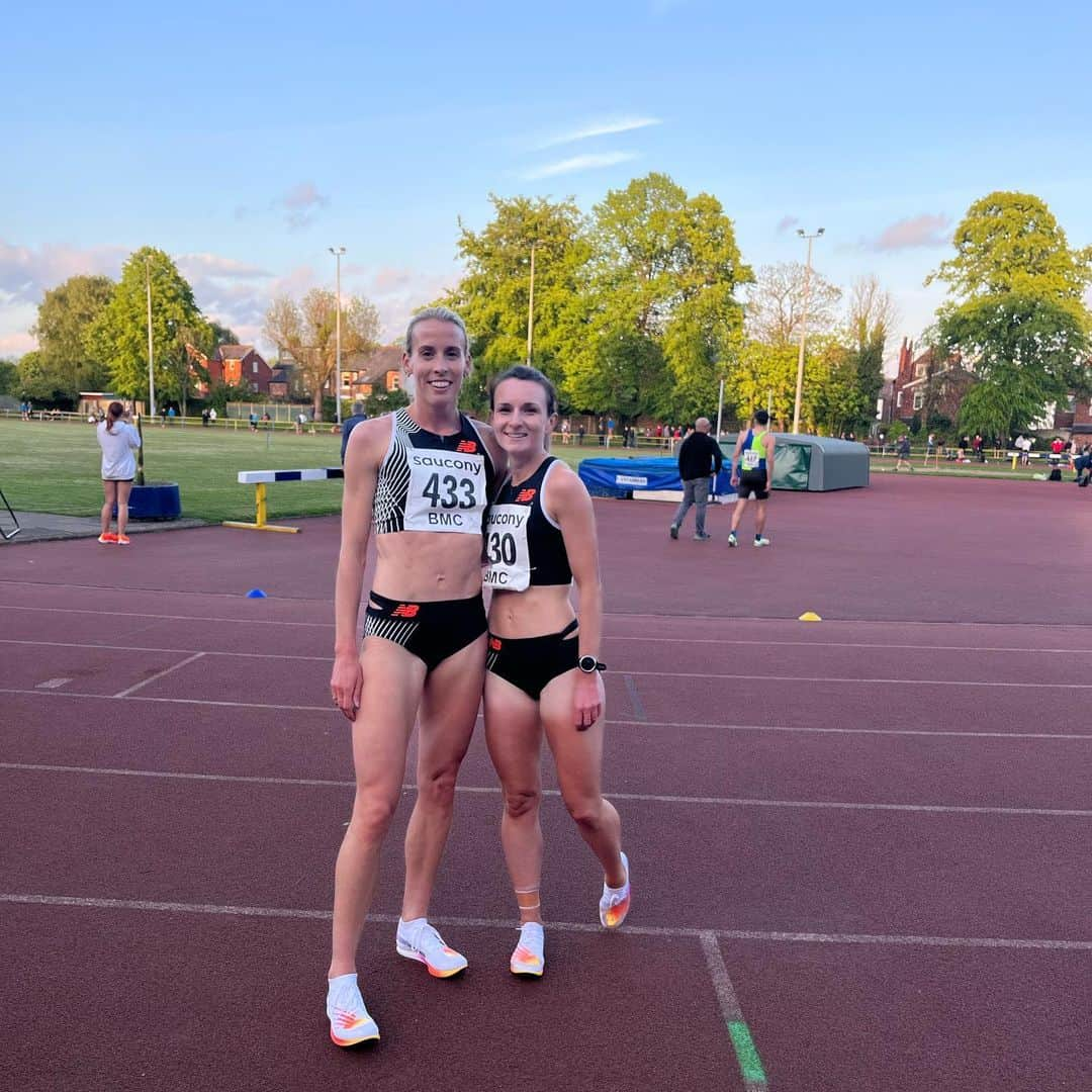 リンジー・シャープのインスタグラム：「No one I’d rather return to outdoor track with 👯‍♀️🫶🏼」